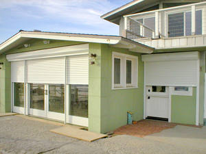 <span class=keywords><strong>Volet</strong></span> roulant <span class=keywords><strong>automatique</strong></span> en alliage d'aluminium de type ouvert pivotant Couleur personnalisée pour porte d'entrée Porte d'entrée - Product Image 6