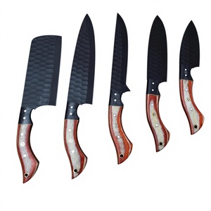 Ensemble de couteaux de chef en acier carbone forgé fait main sur mesure, cinq pièces, manche en bois de rose ambidextre avec étui en cuir - Product Image 3