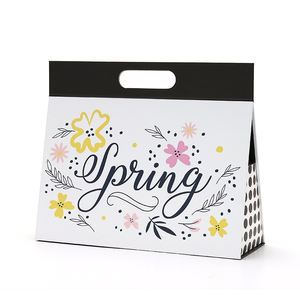 Boîte pliante triangulaire Eco Friemdly avec poignée Boîte cadeau en carton noir Boîtes magnétiques à motifs personnalisés estampage à chaud pour cadeau - Product Image 4