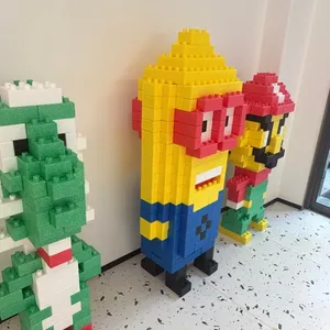 Aire de jeux pour enfants de style jardin entourée de plantes vertes alliant proximité avec la nature et le jeu - Product Image 5