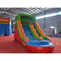 Toboggan aquatique gonflable géant coloré avec piscine pour la location, idéal pour les jeux aquatiques d'été en extérieur - Vente en gros usine