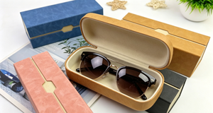 Étui à lunettes haut de gamme à double ouverture, fermeture magnétique, en similicuir, carton rigide recouvert de papier, fentes découpées, quadricolore - Product Image 2