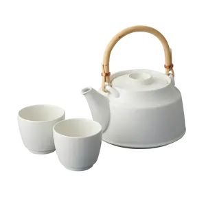 Japanischer Stil weißer Keramik-Kung-Fu-Teekanne-Set Teekanne und Tassen-Set mit Bambushandgriff