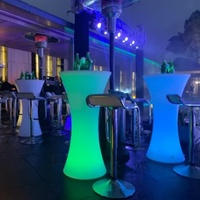 Ventes directes d'usine LED Table de bar décorative Changement de couleur Bar de table de cocktail Bar de restaurant extérieur Table à manger LED