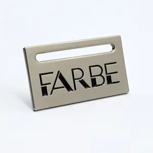 Individuelles 3D-Gold-zerteiltes Logo Metallbuchstaben uv-bedruckter Aluminium-Namensschild für Handtaschen 4-farbige Methode