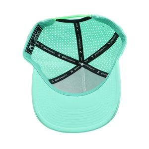 หมวกแก๊ปทรงโค้งสีน้ำเงินแบบ Trucker พร้อมโลโก้ยางแบบกำหนดเอง 5 ชิ้น ตัดด้วยเลเซอร์ กันน้ำ มีรูเจาะ - Product Image 5