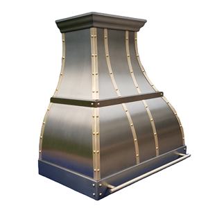 Cappa Aspirante di Lusso Artigianale in Acciaio Inossidabile con Finiture in Ottone, Design a Campana, Cappa Metallica Personalizzata per Cucine di Ville - Product Image 3