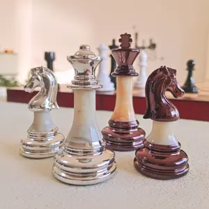 Cadeaux à vendre Jeu d'échecs de Noël en bois de haute qualité Pièces d'échecs de haute qualité de 3.5 pouces