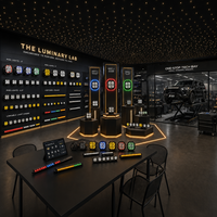 Showroom clé en main pour l'éclairage des véhicules tout-terrain avec présentoirs de produits en gros et aménagement intérieur personnalisé