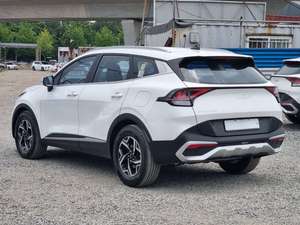 Sportage Blanc 2022 d'occasion, SUV 5 portes automatique turbo avec sièges en cuir pour les trajets urbains - Product Image 2