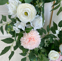 Guirlande de fleurs décorative C-503 en promotion : Couronne de fleurs blanches et vertes pour mariage, centre de table, guide d'allée, fleurs suspendues