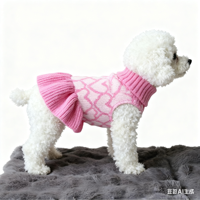 Pull tricoté léger et lavable pour petits chiens et chats, motif cœur brodé thème amour Nouvel An, style classique moderne et mignon, vente en gros