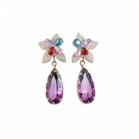 Anting-anting tusuk wanita mewah elegan nan indah, berbahan manik-manik kaca kupu-kupu warna-warni, zircon, bunga, dan tetesan air, berlapis perak.