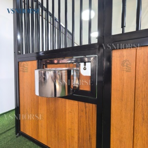 Kits de puestos de <span class=keywords><strong>caballos</strong></span> prefabricados duraderos personalizados con paneles frontales de puerta corredera puestos de Granero modulares con ventana en V a la venta - Product Image 5