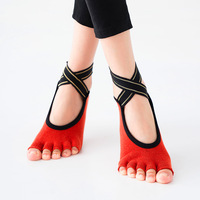 Chaussettes de yoga colorées à cinq doigts antidérapantes en coton pour femmes, chaussettes de yoga souples en silicone à demi-doigts avec sangle croisée personnalisée