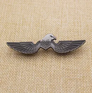 Custom New Design Zinc Alloy Esmalte Águia Asas Emblema Aves Lapel Pin para Promoção