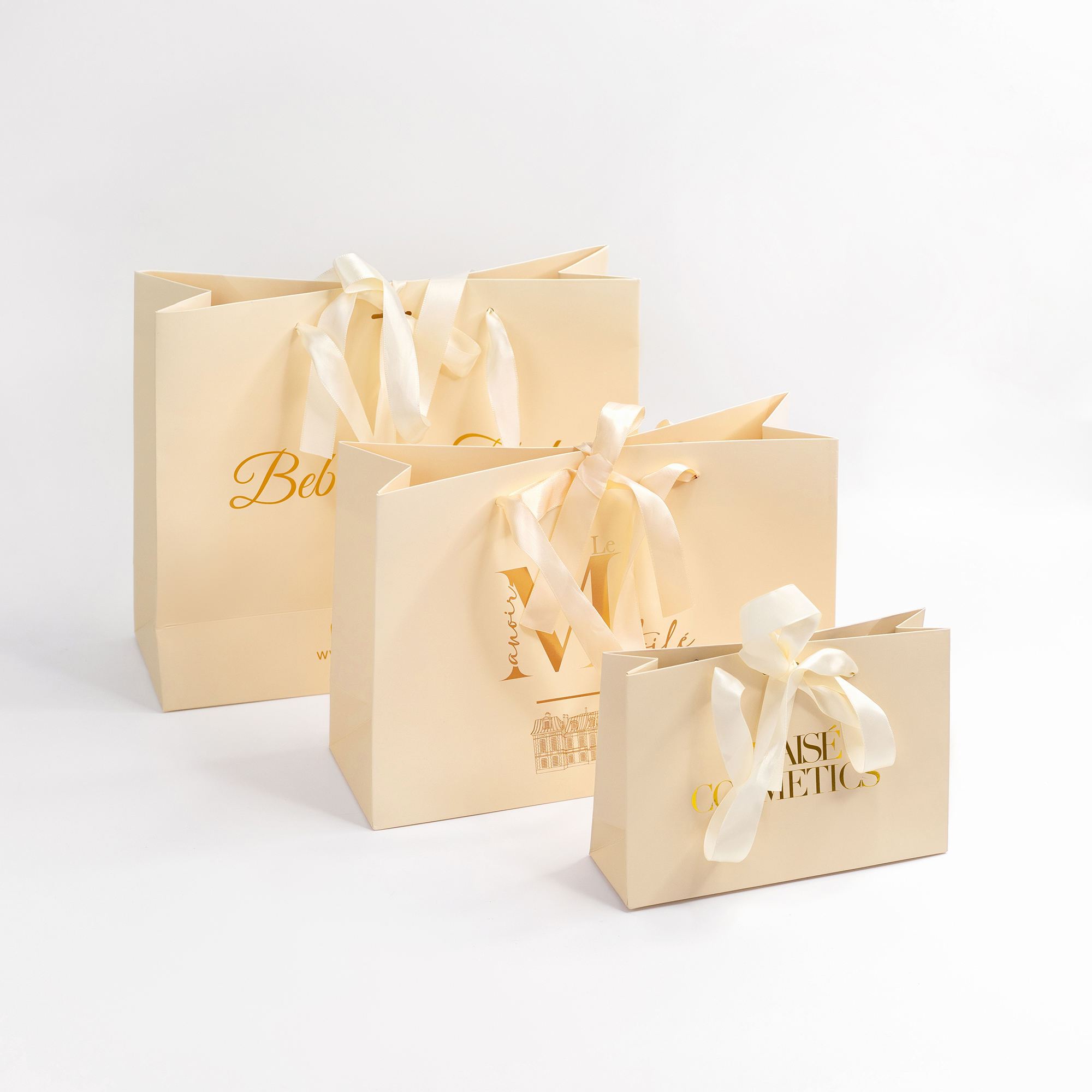 Sac en papier beige avec nœud papillon