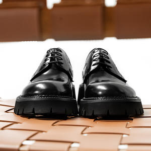 Zapatos formales de negocios para hombre, de estilo italiano, modernos, prácticos y lujosos, de piel de vacuno de alta gama. - Product Image 3