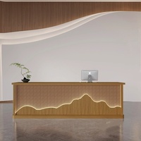Comptoir de réception carré moderne en bois massif avec éclairage LED pour salon de thé, spa, salon, hôtel - Vente en gros