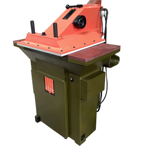 Máquina de corte de cuero Atom <span class=keywords><strong>G999</strong></span> con brazo oscilante, troqueladora, prensa de corte, maquinaria italiana usada - Product Image 1
