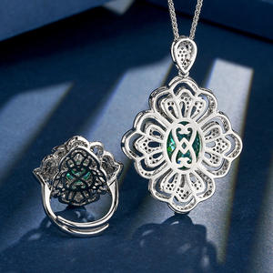 طقم مجوهرات نحاسي مطلي بالبلاتين والذهب بتصميم قصر عتيق بلون أخضر بارايبا مع قلادة وخاتم - Product Image 6