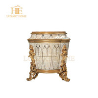 Lit royal en teck de qualité supérieure et commode française de luxe Meubles de chambre à coucher en or antique en bois massif personnalisés pour la maison ou la villa