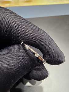 Anillo de Diamantes de Platino Inspirado en las Tendencias para Mujer con Acabado Sofisticado, Perfecto para un Estilo Diario de Lujo, Compromiso y Regalo - Product Image 5