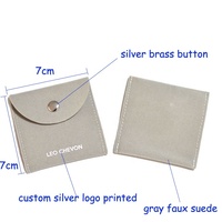 Pochette personnalisée mini gris clair avec bouton pour boucles d'oreilles, colliers et bijoux
