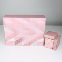 Boîte cadeau calendrier de l'avent personnalisée avec structure multi-grilles pour ensembles de soins de la peau et de maquillage