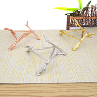 Vente en gros de supports artisanaux en forme de brindille en alliage, base boule de cristal, ornement d'art de table, décoration d'intérieur