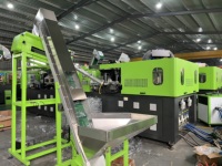 Machine de fabrication de bouteilles de détergent pour ligne de produits chimiques quotidiens, avec four de préformage à chauffage pour petites bouteilles, automatique, 3 cavités, 500 ml, 4000 BPH