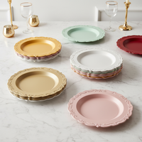 Vente en gros d'usine, assiettes jetables de luxe écologiques, grandes, 10 pouces, en PP, avec bord en dentelle, moulage personnalisé, vaisselle de service pour les fêtes