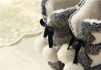 Chaussons d'hiver à motif d'étoiles en peluche pour femmes Chaussons chauds pour la maison Chaussons doux pour l'intérieur Bottes de neige antidérapantes avec hauteur de cheville