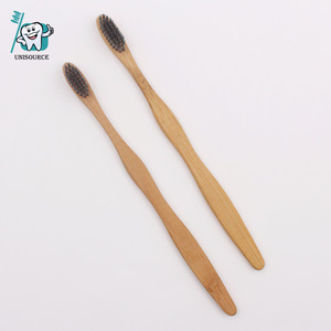 Cepillo de Dientes con Mango de Bambú, Cerdas de Nailon Suaves, Cepillo de Dientes Manual Biodegradable para Adultos TBB-902 - Product Image 1