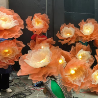 Lampu Lantai Bunga Buatan Tangan Seni Kertas Besar Tiga Warna Dapat Diredupkan Latar Belakang Ruang Siaran Langsung Kelas Atas Dapat Disesuaikan