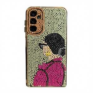 Sami Handicrafts - Funda de Teléfono Bordada a Mano con Cuentas de Algodón, Diseño Floral, Color y Tamaño Personalizables, Arte Textil, Estilo Artesanal - Product Image 1