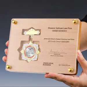 Nuovo design award plates wood metal award medal custom eccezionale Staff Enterprise Award honor customization