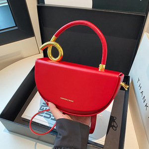 Tas Selempang Wanita Elegan Modis Bahan Kulit PU Grosir Tas Tangan Setengah Lingkaran Lapisan Poliester Hiasan Rantai Vintage - Product Image 5