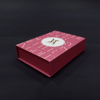 Boîte d'emballage cadeau de bijoux magnétique de luxe en forme de tampon à chaud de haute qualité avec insertion d'éponge
