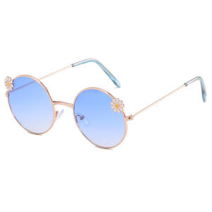 Nuovi <span class=keywords><strong>occhiali</strong></span> estivi per bambini tondi <span class=keywords><strong>occhiali</strong></span> <span class=keywords><strong>da</strong></span> sole per bambini in metallo dorato fiore ragazze <span class=keywords><strong>occhiali</strong></span> per bambini - Product Image 4