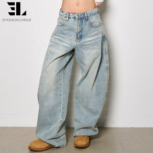 Pantalones Vaqueros Anchos de Mezclilla Premium con Lavado Desgastado de LARSUR Custom Denim Factory, Estilo Urbano, Rotos y Dañados, con Corte Curvo Scimitar para Mujer - Product Image 3