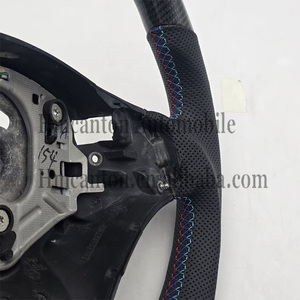 Volante de cuero perforado de fibra de carbono de calidad de Venta caliente para BMW E90 E92 E93 E82 E87 M3 volante de coche - Product Image 6