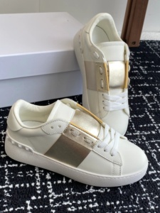 Zapatillas Deportivas Blancas de Cuero para Mujer con Detalle de Franja Color Bronceado y Tachuelas, Zapatos Casuales de Caña Baja - Product Image 4