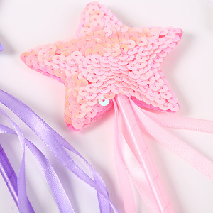 Bacchetta Magica Principessa Stella per Ragazze Adolescenti, Bacchetta in Plastica Scintillante con Paillettes in Tulle e Funzione Luminosa per Compleanno - Product Image 3