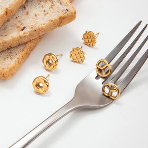 Modernos y Elegantes Pendientes de Oro de 18K con Baño PVD, Hipoalergénicos, Resistentes al Deslustre, en Forma de Donut, Ideales para Regalo - Product Image 6