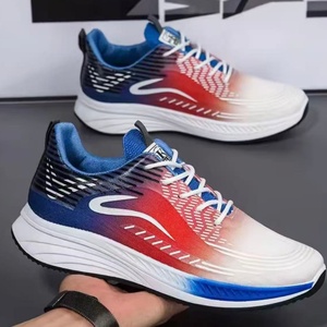 รองเท้าผ้าตาข่ายน้ำหนักเบาพิเศษสำหรับผู้ชาย สไตล์เดินเล่น ฤดูใบไม้ผลิ ฤดูร้อน ระบายอากาศได้ดี รองเท้ากีฬาลำลอง สวมใส่สบาย เหมาะสำหรับนักเรียน - Product Image 3