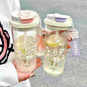 Vaso de Agua Lily Valley de 580 ml, Nuevo Vaso Portátil para Beber al Aire Libre con Tapa Antiderrames, Botella de Agua Resistente a Roturas - Product Image 1