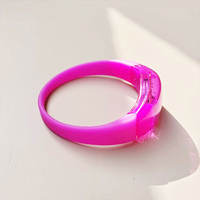 Bracelet LED lumineux coloré populaire pour les fêtes, le Nouvel An, Noël et les célébrations
