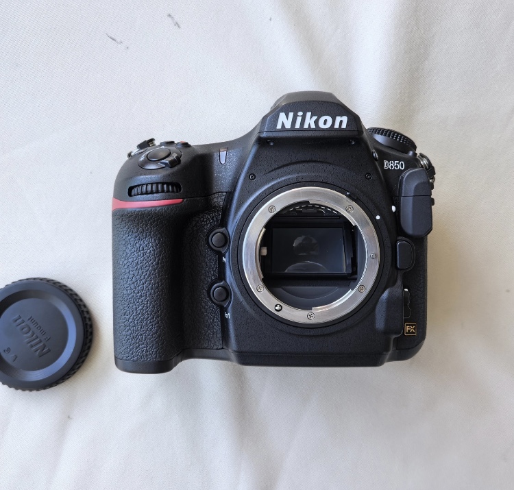 NIKONS D850