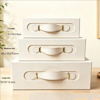 Boîte cadeau magnétique pliable avec poignée en cuir PU, boîte d'emballage cadeau en papier couché avec logo personnalisé pour la vente au détail